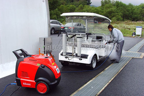 Rửa xe công nghệ mới với máy rửa xe hơi nước nóng