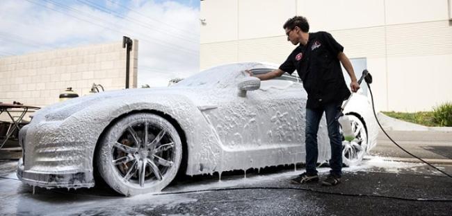 Bình bọt tuyết rửa xe cho hiệu quả phun rửa tuyệt vời