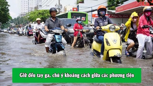 Thận trọng với những đoạn đường bị ngập lụt