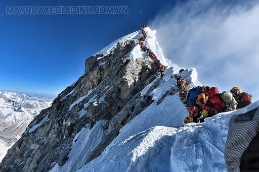 Đỉnh Everest cao 8.848 m.