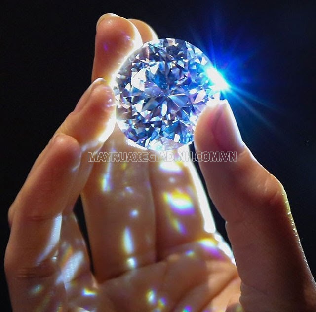 Kim cương là một kim loại quý có khả năng tán sắc cực tốt khi có bước sóng ánh sáng.