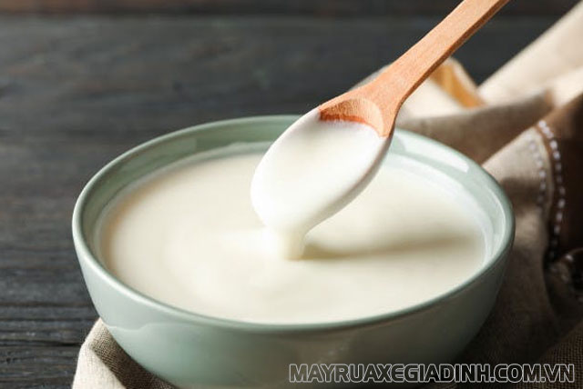 Cách làm sữa chua uống không cần ủ đơn giản, sữa chua có thể để tủ lạnh và dùng trong 2-3 ngày.