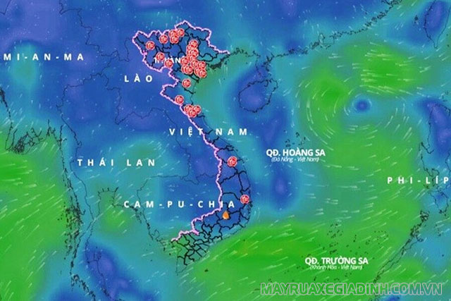 Hình ảnh áp thấp nhiệt đới ở biển Đông đang tiến vào Việt Nam