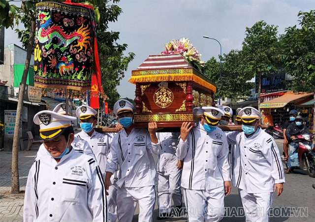 Hình ảnh đám tang theo tục lệ của người Việt Nam.
